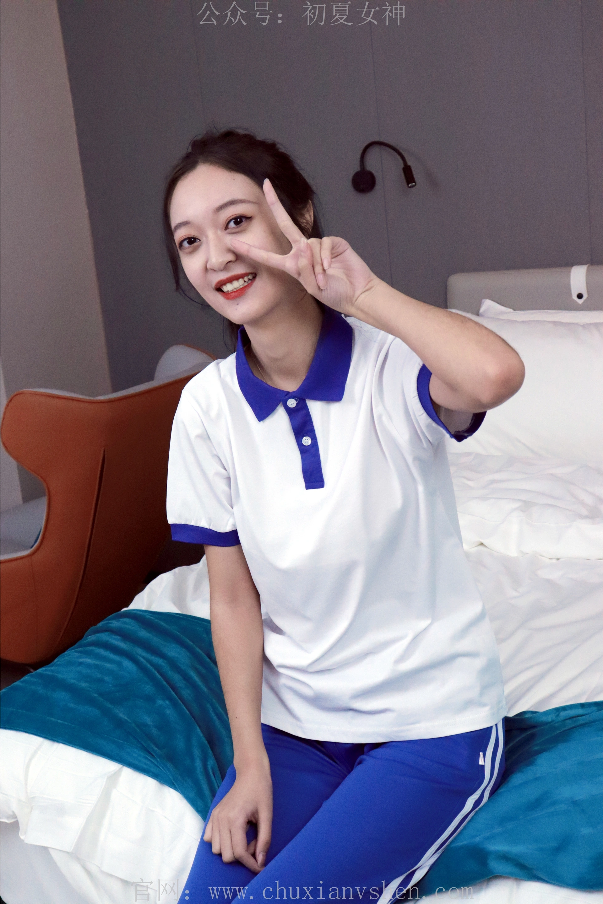 初夏女神 NO.001 依依~校服搭配37码运动鞋拍摄 3
